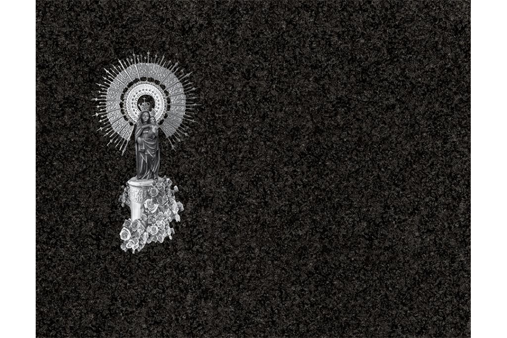 Virgen del Pilar porcelánico blanco y negro